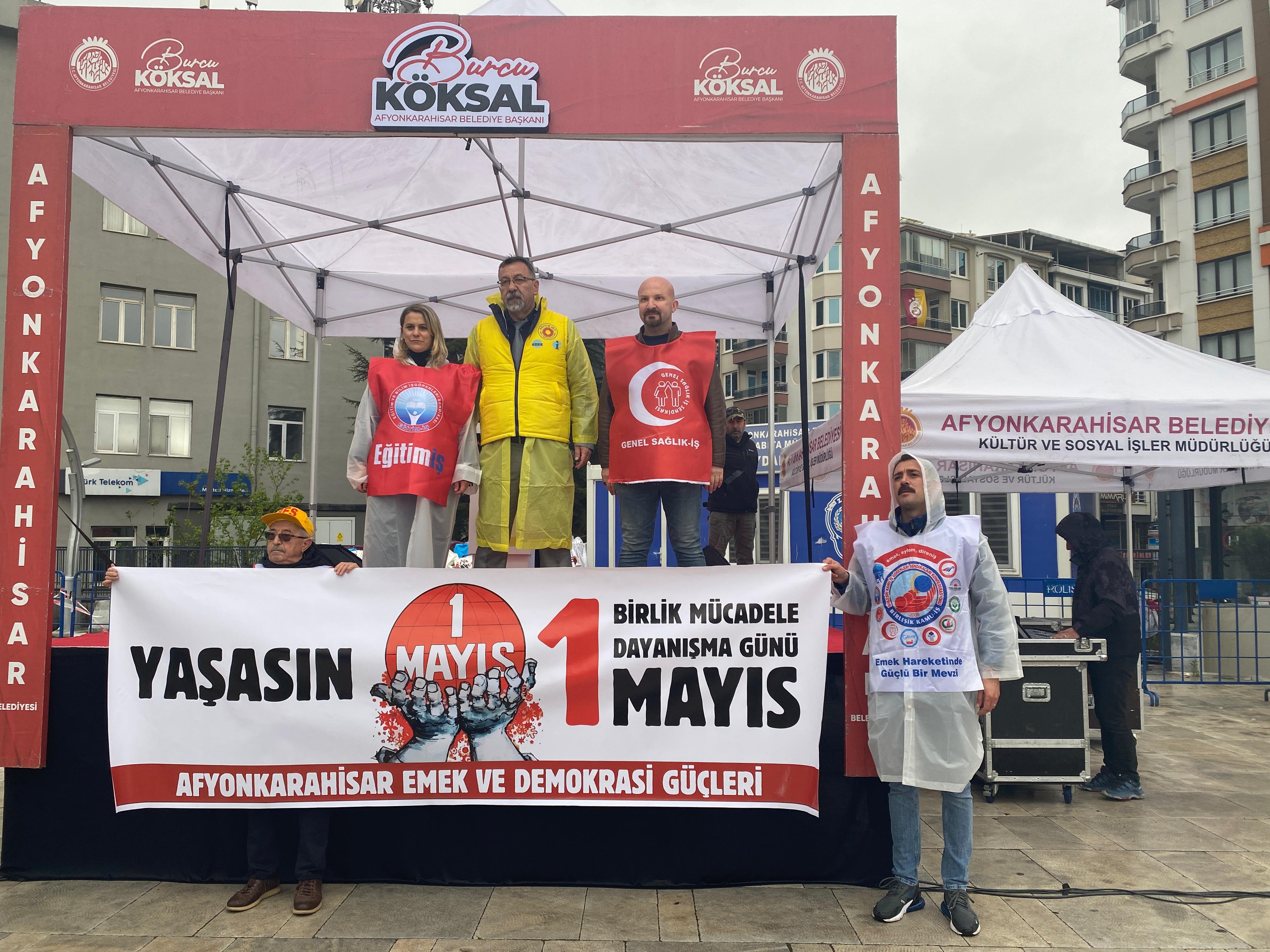 Yağmur Altında 1 Mayıs Kutlandı